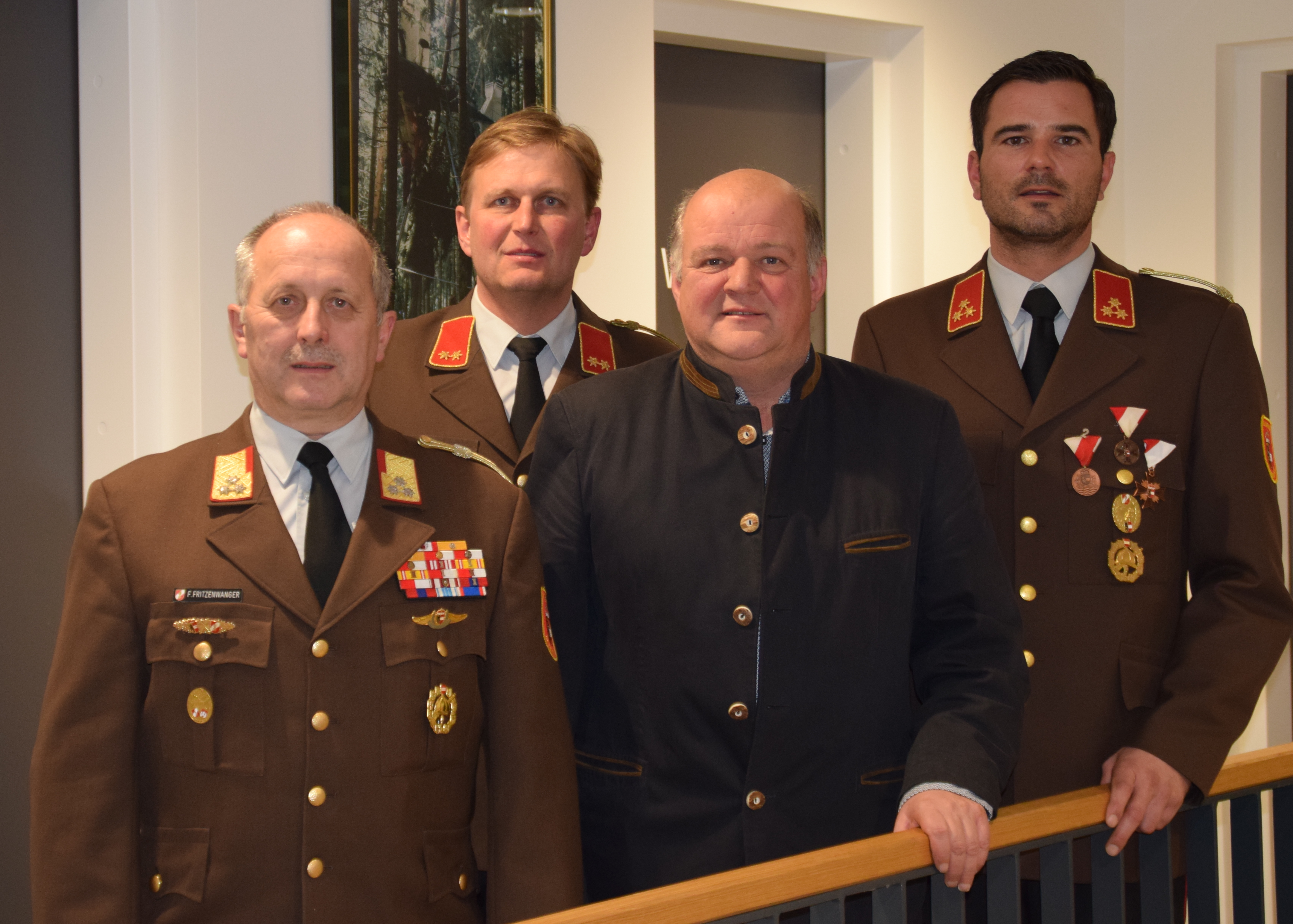 BFK OBR Franz Fritzenwanger mit Bgm. Johann Warter mit OFK HBI Michael Unterberger und Stellvertreter OBI Georg Dürlinger
