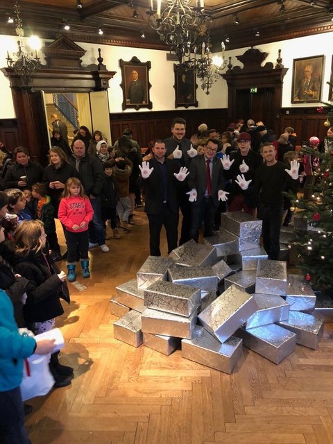 Die Anwesenden Kinder bekamen Geschenke überreicht | Foto: KK