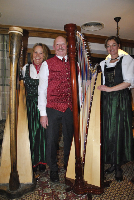 Das Harfinistenehepaar Kröll und Johanna Marksteiner.