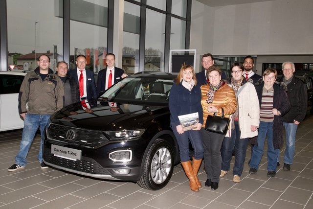 Mit dem Premierenstar VW T-Roc wollten alle gern aufs Foto!