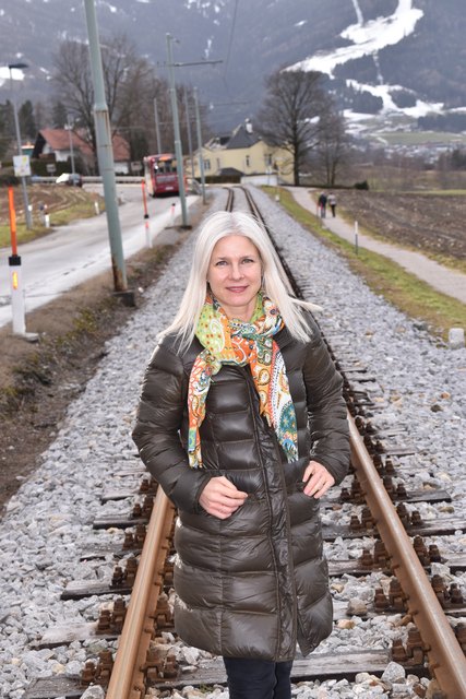 Derzeit eine "Geisterbahn": GRin Daria Sprenger präzisiert die Forderungen der VP: "Igler Bahn muss attraktiver werden".