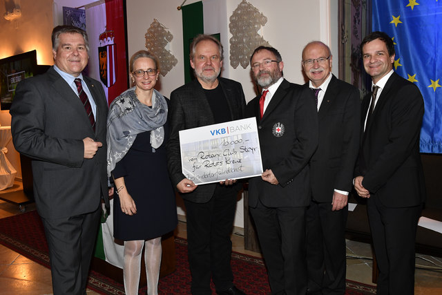 Alfred Riha, Eva Pötzl, STR Dr. Michael Schodermayr, Dr. Urban Schneeweis (Rotes Kreuz Steyr), RC Steyr Präsident Mag. Friedrich Rössler und Alexander Stellnberger (Rotes Kreuz Steyr) (von links). | Foto: Kainrath