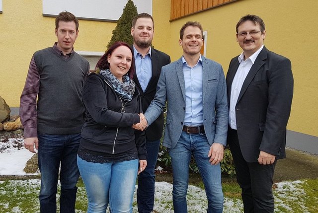 Kapellenmeister Christian Neuwersch, Neu-Obfrau Andrea Rosenwirth, Obmann Christoph Santer, Wolfgang Skoff und Obmann Gerhard Taupe (v. li) | Foto: KK