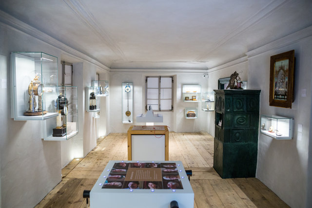 Ausstellung zum Thema Zeit. | Foto: Kulturverein Blaues Fenster – Selina Flasch