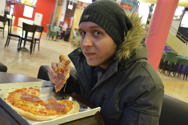 Pizza-Fan Johannes Scheibenbar testete die Pizzen. | Foto: Werilly