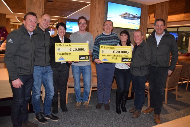 Scheckübergabe: GF Benny Pregenzer, GF Stefan Mangott, Carmen Mathoy und Benni Rudigier (Heartbeat), Günther und Sieglinde Gastl (Krebsforschungsverein Tirol), GF Georg Geiger und GF Hubert Pale