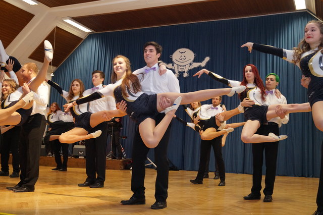 Akrobatische Tanzeilagen gehören zum Turnerball dazu | Foto: Winkler