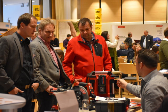 Reges Interesse herrschte auch beim Besuch der Aussteller-Stände.