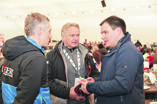 Intensive Gespräche: Christian Schwarz (Leiter NAZ Eisenerz), ÖSV-Sportdirektor Hans Pum, LHStv. Michael Schickhofer (v.l.). | Foto: Land Steiermark