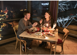 Erlebe einen außergewöhnlichen Abend beim „Dinner am Ahorn“ im Freiraum.
Mit der Nachtgondel geht es jeden Dienstag (23.01. bis 13.03.2018) auf den Genießerberg Ahorn. Mehr Infos unter Mayrhofner Bergbahnen www.mayrhofner-bergbahnen.com