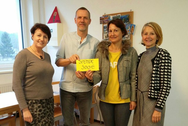 v.l.: Arkadia-Obfrau Maria Rachholz, Ing. Christian Hödl (Lebenshilfe Werkstatt Arnfels), Arkadia-Kassierin Marion Strablegg, Arkadia Chorleiterin Ulla Kriebernegg. | Foto: Rachholz
