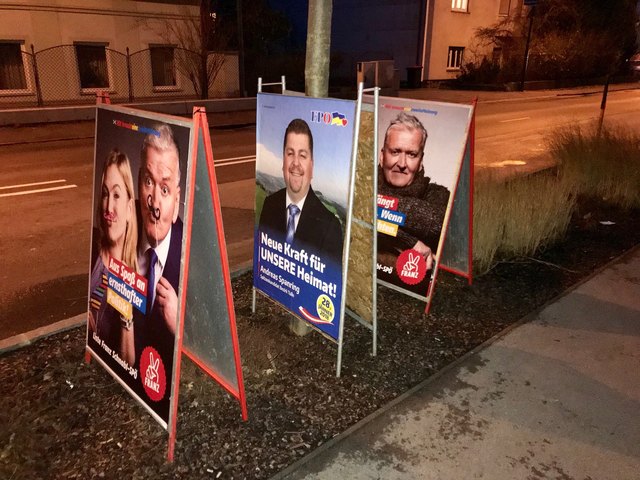 FPÖ stellt Aufständer vor Servicebüro auf, SPÖ jetzt auch.