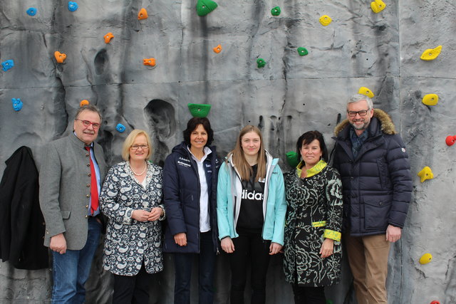 Ewald Lindinger, Gerda Weichsler-Hauer, Gerlinde Kaltenbrunner, Franziska Sterrer, Birgit Gerstorfer, Michael Strugl (v.li.)