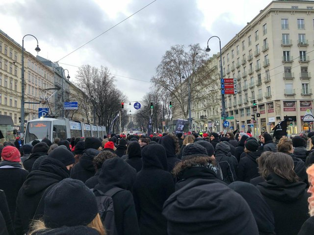 Die Burschenschaft Hysteria lud zum gemeinsamen Marsch gegen das Patriarchat. | Foto: Theresa Aigner