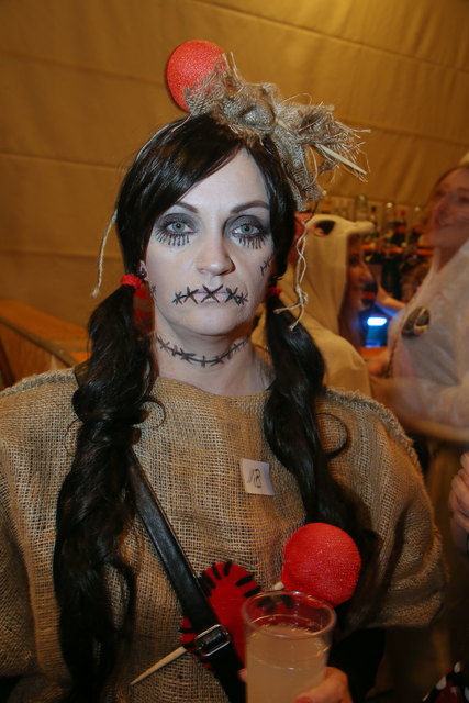 Sylvia aus Frankenburg gewann als Vodoo-Puppe die Wertung der besten Einzelmasken.
