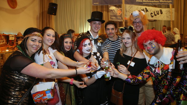 Die größte Gruppe am Stoaninger Maskenball: "Boobies Zirkus"