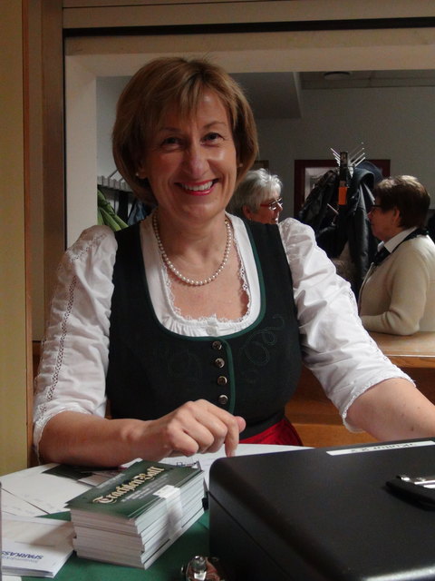 Monika Klement an der Abendkassa.