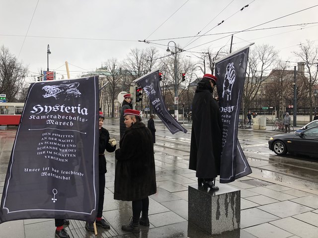 Die Burschenschaft Hysteria lud zum gemeinsamen Marsch gegen das Patriarchat.