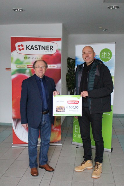 EFIS-Chef Wolfgang Wieser (rechts) dankte Prokurist Franz Müller vom Großhandel Kastner. | Foto: Jopera