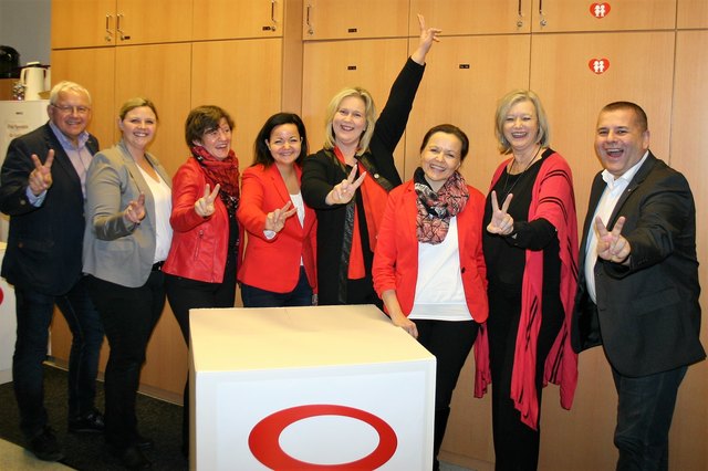 Bürgermeister Johann Hell, Barbara Schmölz, Elisabeth Gugerell, Ortsfrauenvorsitzende GR Sandra Oberrauter, Landesfrauenvorsitzende Elvira Schmidt, GR Petra Graf, Landesgeschäftsführerin Annemarie Mitterlehner, Vizebürgermeister Franz Gugerell | Foto: SPÖ Frauen NÖ