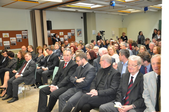 Prominente Gäste aus Politik, Wirtschaft und den Kirchen waren bei der Feier mit dabei.