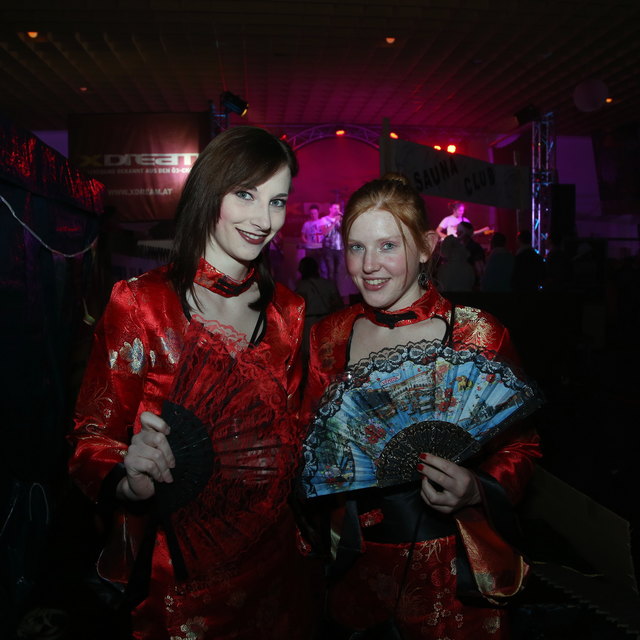 Verena und Carina aus Frankenburg