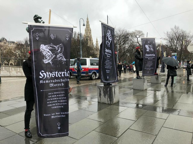 Die Burschenschaft Hysteria lud zum gemeinsamen Marsch gegen das Patriarchat. | Foto: Theresa Aigner