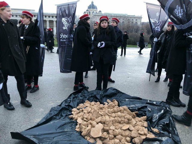 Die Burschenschaft Hysteria lud zum gemeinsamen Marsch gegen das Patriarchat. | Foto: Theresa Aigner