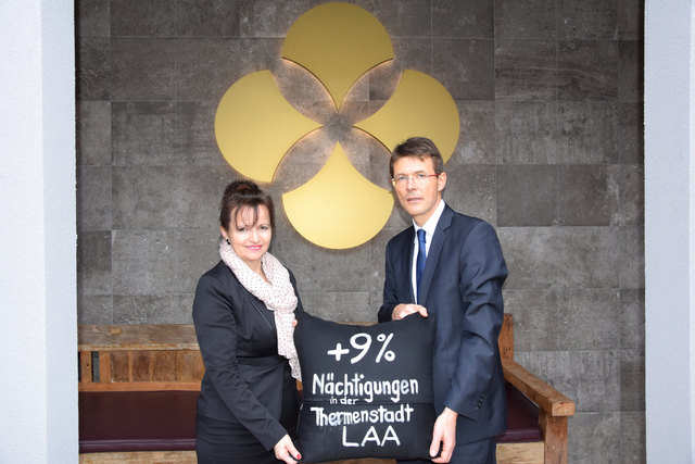 Juni findet in Laa bereits das zweite Mal das Wunschkennzeichentreffen am Aufgemotzte geile Schlitten am neuen Eventgelnde - das Magazin Leute. Landtagsprsident Karl Wilfing applaudiert Faschingsprsident Karl Lippert. Laa an der Thaya in Mistelbach - Thema auf zarell.com