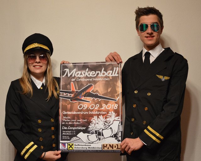 Raphael und Sophie Populorum mit dem Plakat für die Veranstaltung. | Foto: Sophie Populorum
