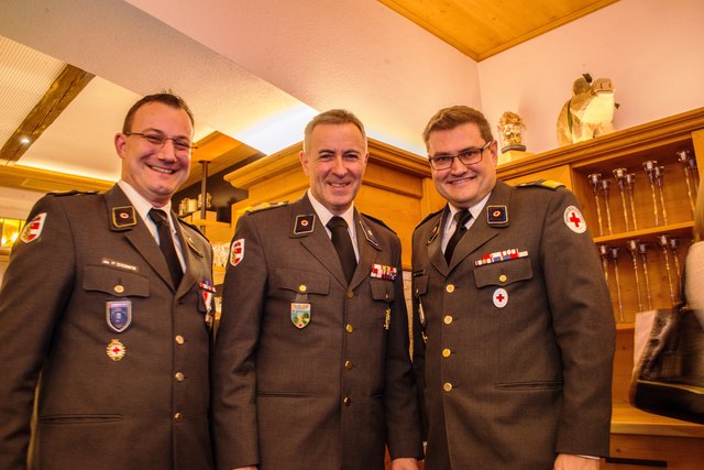 Bezirksrettungskommandant RR (Rettungsrat) Peter Steiner, Landesrettungskommandant BRR (Bundesrettungsrat) Anton Holzer, Bezirksgeschäftsführer ORR (Oberrettungsrat) Peter Dioszeghy | Foto: RK Golling / Stefan Pichler