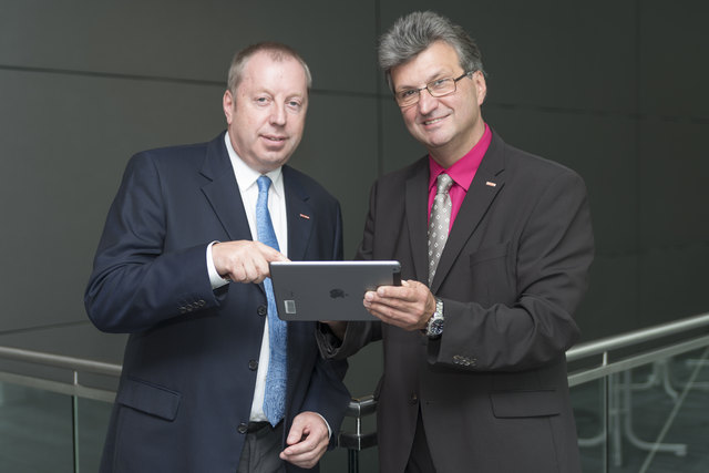 WK-Obmann Steyr-Stadt, Eduard Riegler (i.) und WK-Obmann Peter Guttmann. | Foto: WKO Steyr