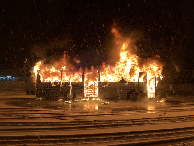 Jenbach-Brand eines Busses der Zillertaler Verkehrsbetriebe | Foto: ZOOM-Tirol