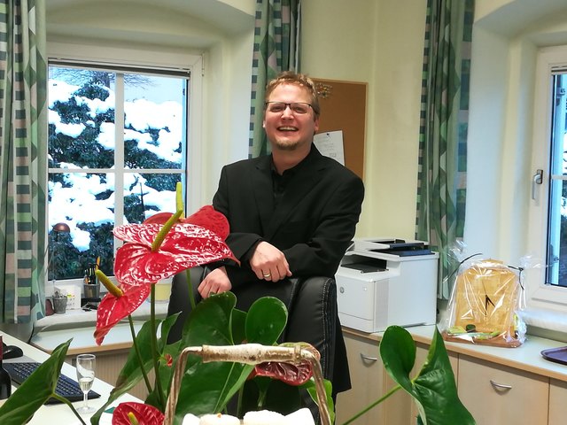 Herr Mag. Hubinger an seinem neuen Arbeitsplatz.