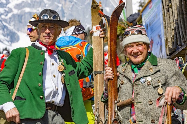 Dabeisein ist alles! Hier geht es nicht um Schnelligkeit, sondern um Gemeinschaft und Spaß. Und die tollsten Preise gewinnen ohnehin jene Teilnehmer mit der Durchschnittszeit. | Foto: Skitourengaudi/Bergrettung Mühlbach