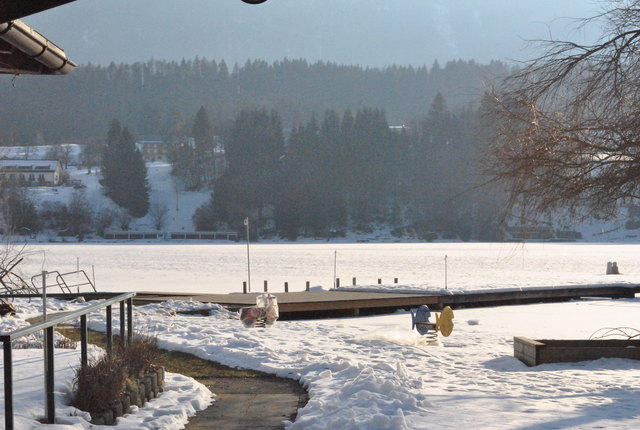 Eisige Idylle am Pressegger See. Leider war das Eis diesen Winter nie dick genug, um den See zum Eislaufen zu nutzen