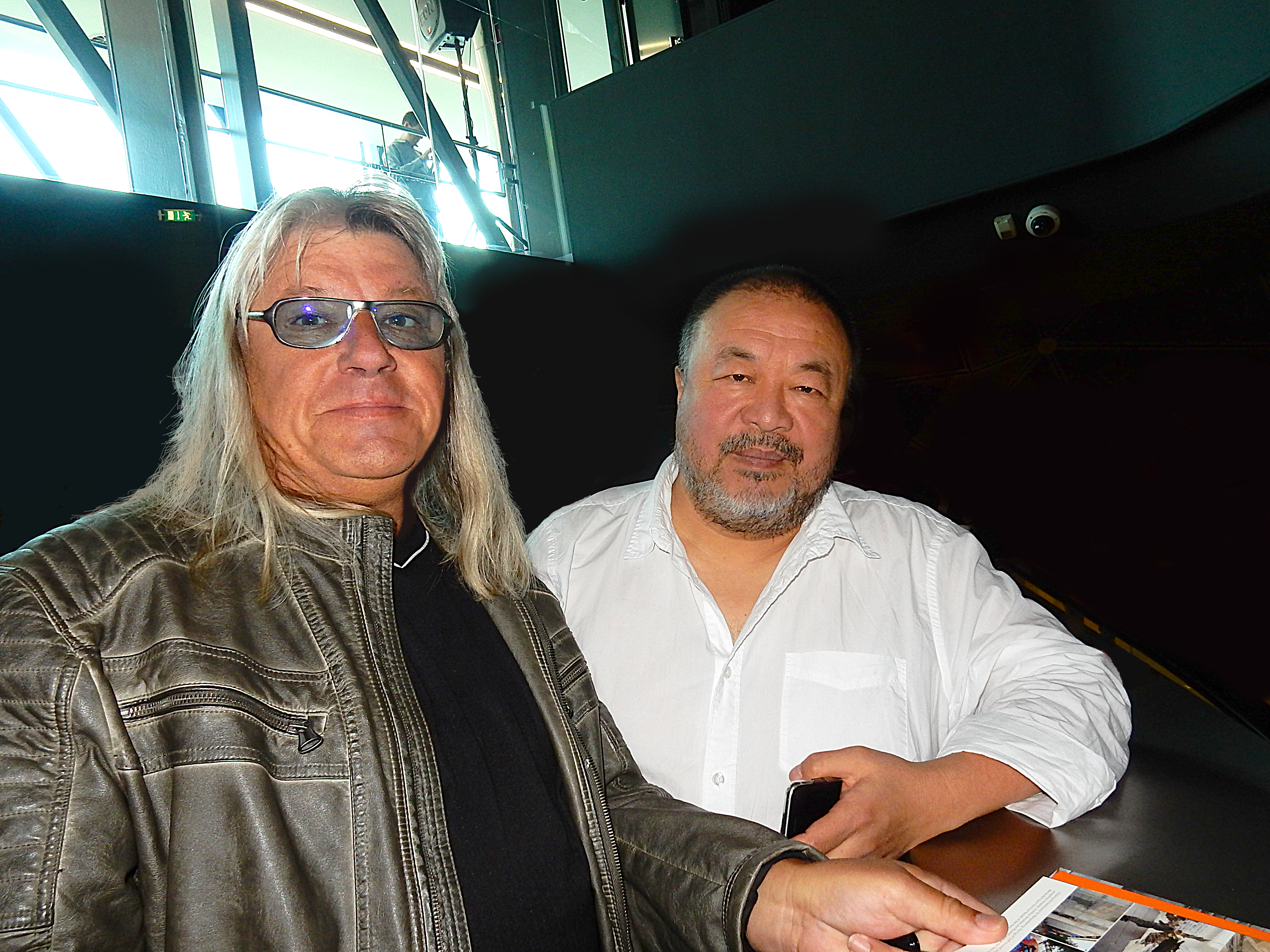 Hofbauer mit dem bekannten chinesischen Gegenwartskünstler Ai Wei Wei.