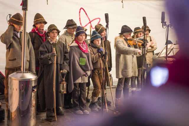 Die Kinder hatten bei ihren Auftritten verschiedenste Instrumente wie Gitarre, Geige, Querflöte und Karinette im Einsatz. | Foto: Hannes Dabernig