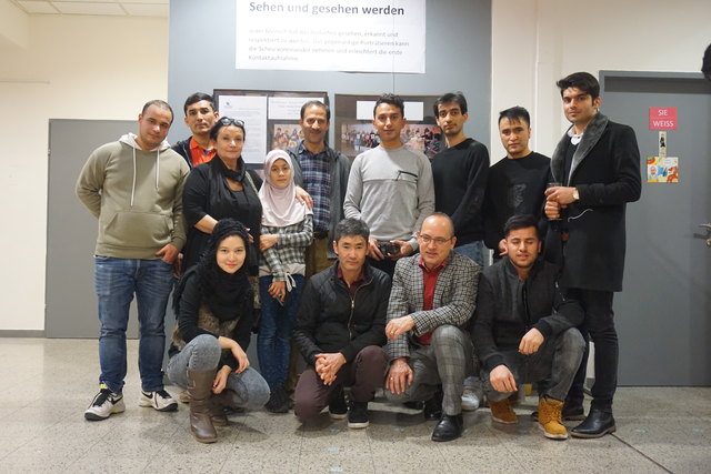 Integration in der VHS Hietzing: Fremde haben sich gegenseitig portraitiert und lernen zusammen Deutsch. | Foto: Monika Schulz