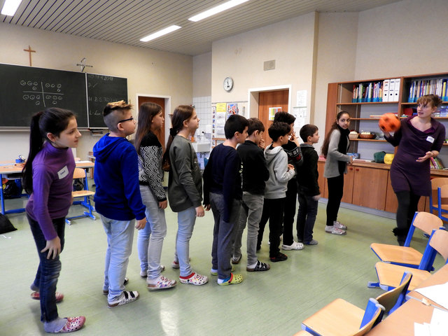 Die Schüler der 4a und Nicole Jünger