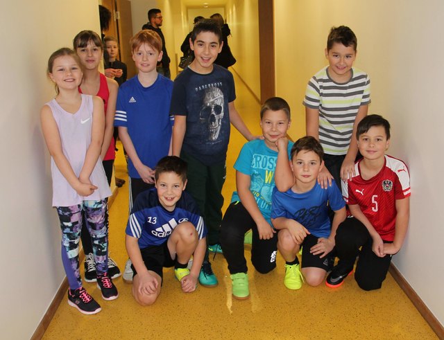 11 Kinder der VS Roppen waren zur sportmotorischen Eignungsfeststellung gemeldet - 2 davon mussten die Prüfung krankheitsbedingt  zu einem späteren Zeitpunkt nachholen