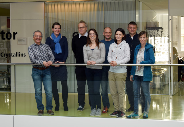Bioinformatiker Zlatko Trajanoski (l.) mit Anne Krogsdam, Gottfried Baier, Francesca Finotello, Dietmar Rieder, Victoria Klepsch, Hubert Hackl und Natascha Hermann-Kleiter (v.l.)