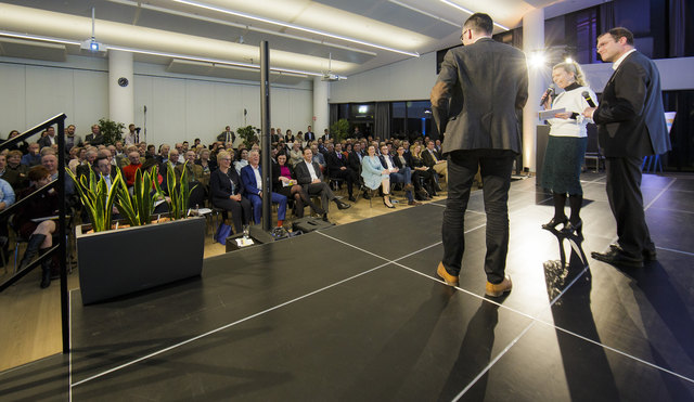 (c) 2018 - Politik, Landtagswahl 2018, ÖVP, Zukunftsgespräch Klagenfurt. - Bild zeigt: Kandidaten und Besucher