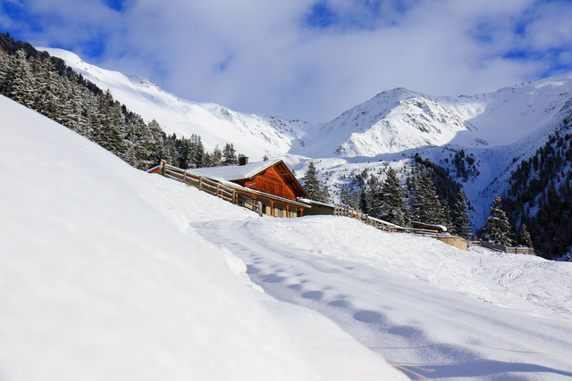 Die Gschnaier Alm lädt ab 11. Februar zum Einkehrschwung ein. | Foto: TVB Tiroler Oberland/Kurt Kirschner