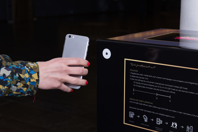 Das Öffnen mit dem Handy ist einfach.