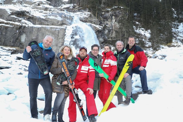 Christian Wörister (GF Ferienregion Nationalpark Hohe Tauern), Petra Lemberger (GF TVB Krimml und Projektleitung Hohe Tauern Health), Bastian Wielandner (Skischule Krimml), LAbg. Bgm. Michael Obermoser, Sabine Grauer (Skischule Krimml), Bgm. Erich Czerny (Krimml) und Arnulf Hartl (Leitung PMU)