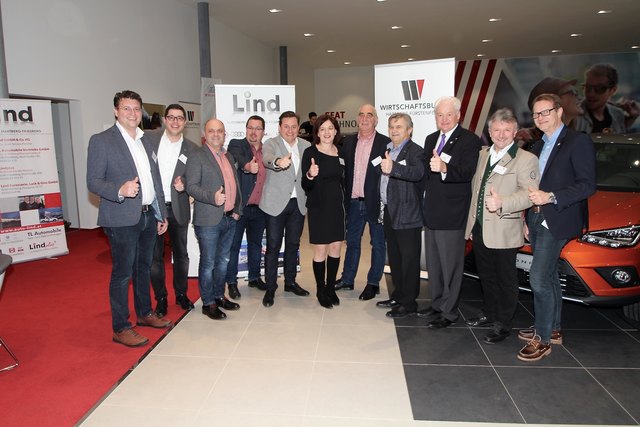 „Daumen hoch für die Wirtschaft“ hieß es beim Neujahrsempfang des Wirtschaftsbundes in Friedberg.