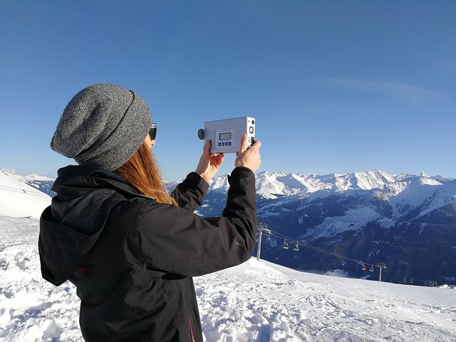 Ionen-Messung seitens der PMU bei der Wildkogelbahn in Bramberg mit Blick auf die Hohen Tauern.