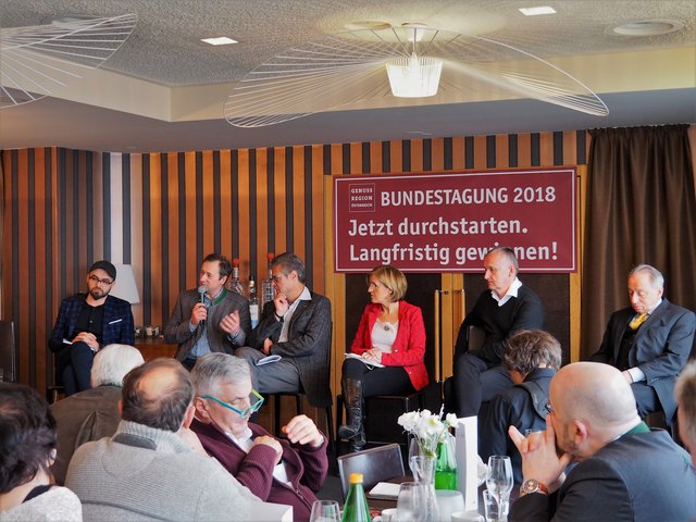 Podiumsdiskussion im Restaurant "Am Schlossberg" mit der Obfrau der "Genuss Region Österreich" Margareta Reichsthaler