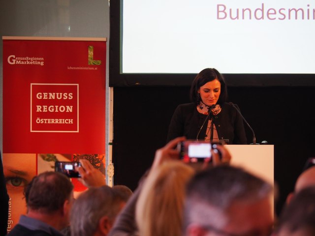 Bundesministerin Elisabeth Köstinger